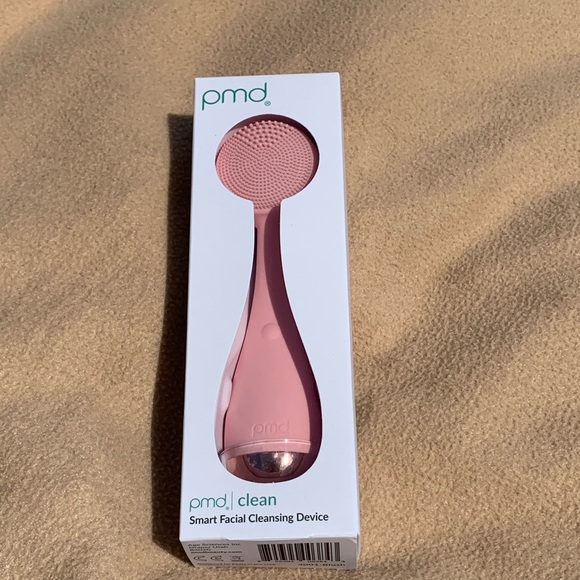 Pink PMD smart facial cleansing device - Picture 4 of 4